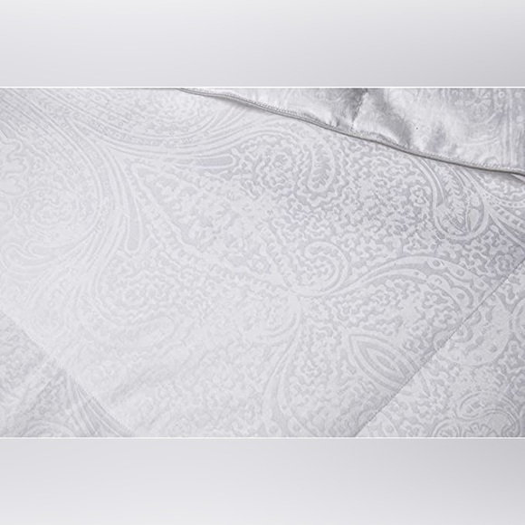 Wesley Mancini - Collection Lightweight Down Comforter, White (King) - Picture 3 of 3